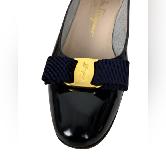 Salvatore Ferragamo Patent Leather Bow Pumps Blue Womens 8 AA 2A Casual Formal